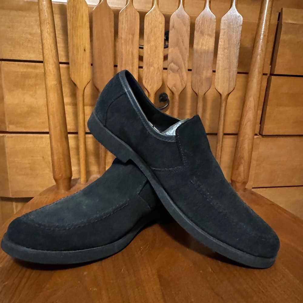 Hush Puppies Earl Black Slip-On Loafers with Cushioned Soles